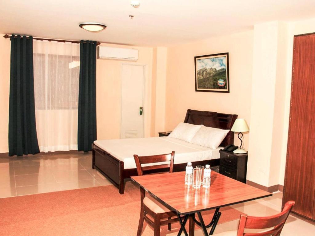 Time Travellers Hotel Манила Экстерьер фото